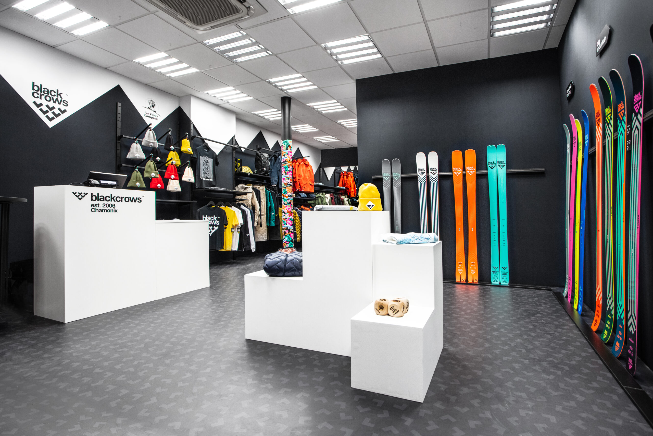 UltraLinx  Intérieurs de magasins, Design de magasin, Amenagement magasin